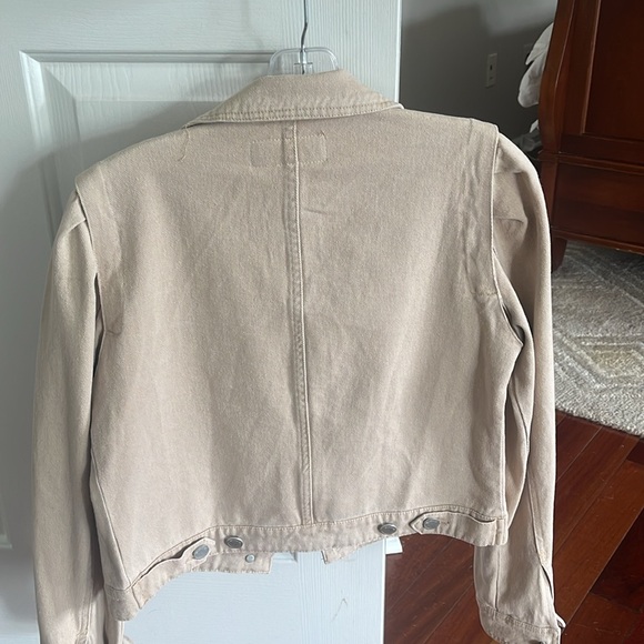 Blank NYC Dust Denim Jacket cropped. Never worn - Picture 3 of 3